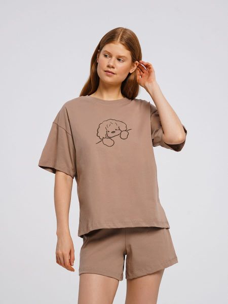 пижама с футболкой и шортами